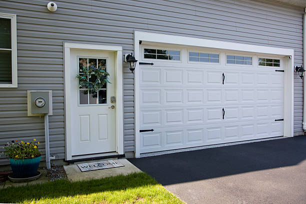24/7 Emergency Garage Door Panel Replacement experts in Williams Bay, WI